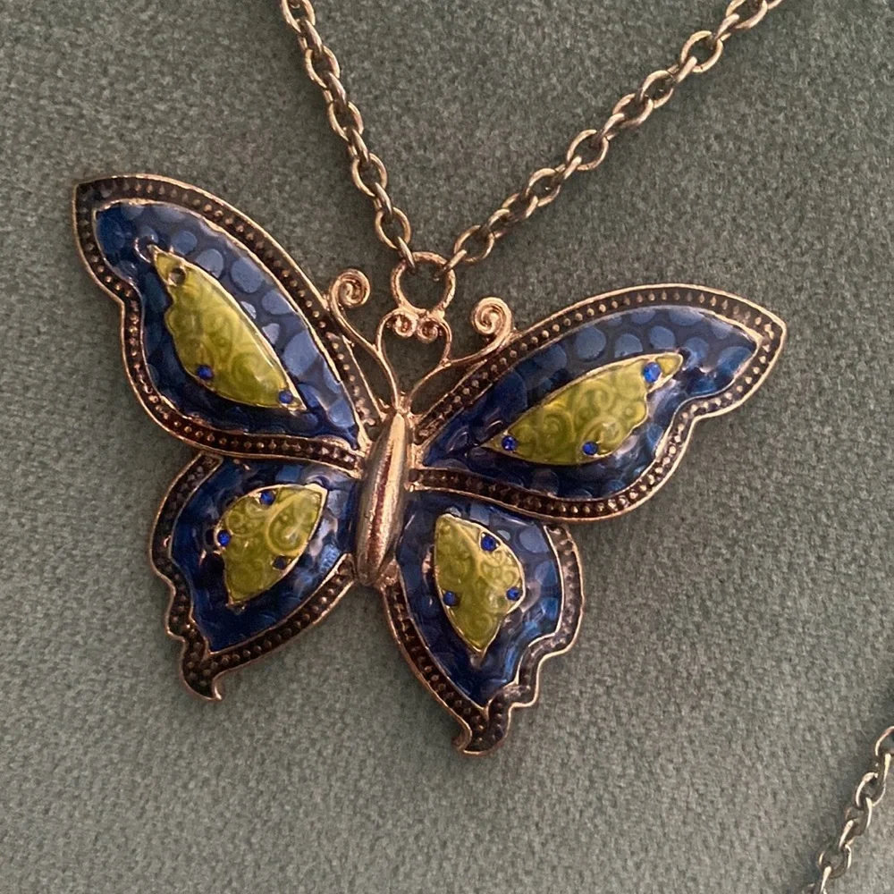 Butterfly Necklace - Picture 2 of 6